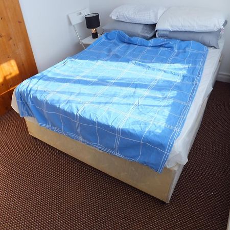 Many Worlds Meet - Eurostar, Wimbledon 30 Mins, Central London, Gatwick 15 Mins - Spacious, Sleeps Up To 16 Plus Cot - Free Wifi, Parking - Next To Lloyd Park, Great For Families, Walkers, Relocators - Ideal For Contractors 克罗伊登 外观 照片