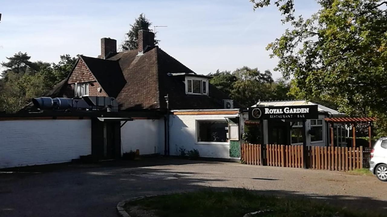Many Worlds Meet - Eurostar, Wimbledon 30 Mins, Central London, Gatwick 15 Mins - Spacious, Sleeps Up To 16 Plus Cot - Free Wifi, Parking - Next To Lloyd Park, Great For Families, Walkers, Relocators - Ideal For Contractors 克罗伊登 外观 照片