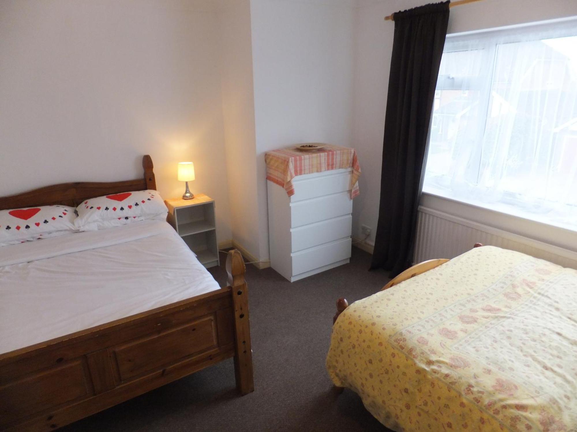 Many Worlds Meet - Eurostar, Wimbledon 30 Mins, Central London, Gatwick 15 Mins - Spacious, Sleeps Up To 16 Plus Cot - Free Wifi, Parking - Next To Lloyd Park, Great For Families, Walkers, Relocators - Ideal For Contractors 克罗伊登 外观 照片