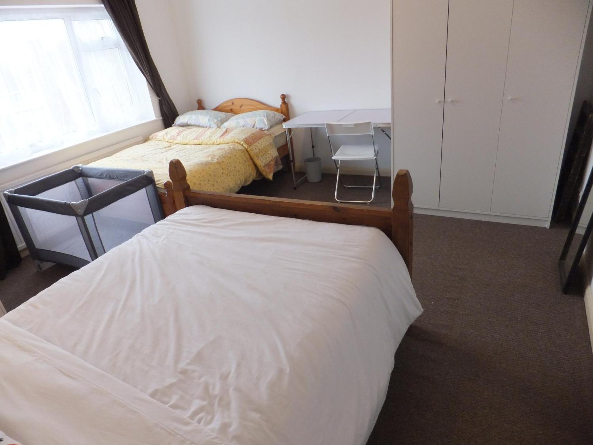 Many Worlds Meet - Eurostar, Wimbledon 30 Mins, Central London, Gatwick 15 Mins - Spacious, Sleeps Up To 16 Plus Cot - Free Wifi, Parking - Next To Lloyd Park, Great For Families, Walkers, Relocators - Ideal For Contractors 克罗伊登 外观 照片