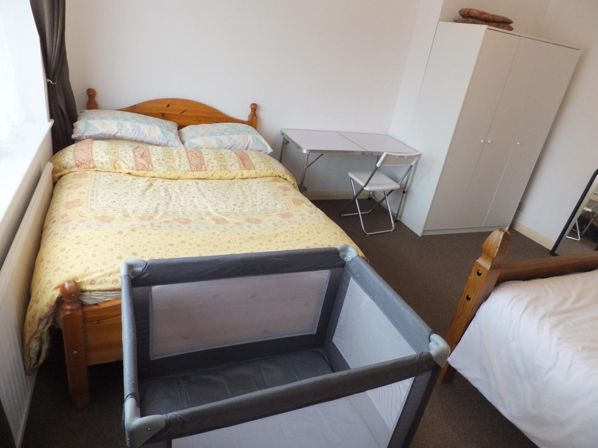 Many Worlds Meet - Eurostar, Wimbledon 30 Mins, Central London, Gatwick 15 Mins - Spacious, Sleeps Up To 16 Plus Cot - Free Wifi, Parking - Next To Lloyd Park, Great For Families, Walkers, Relocators - Ideal For Contractors 克罗伊登 外观 照片