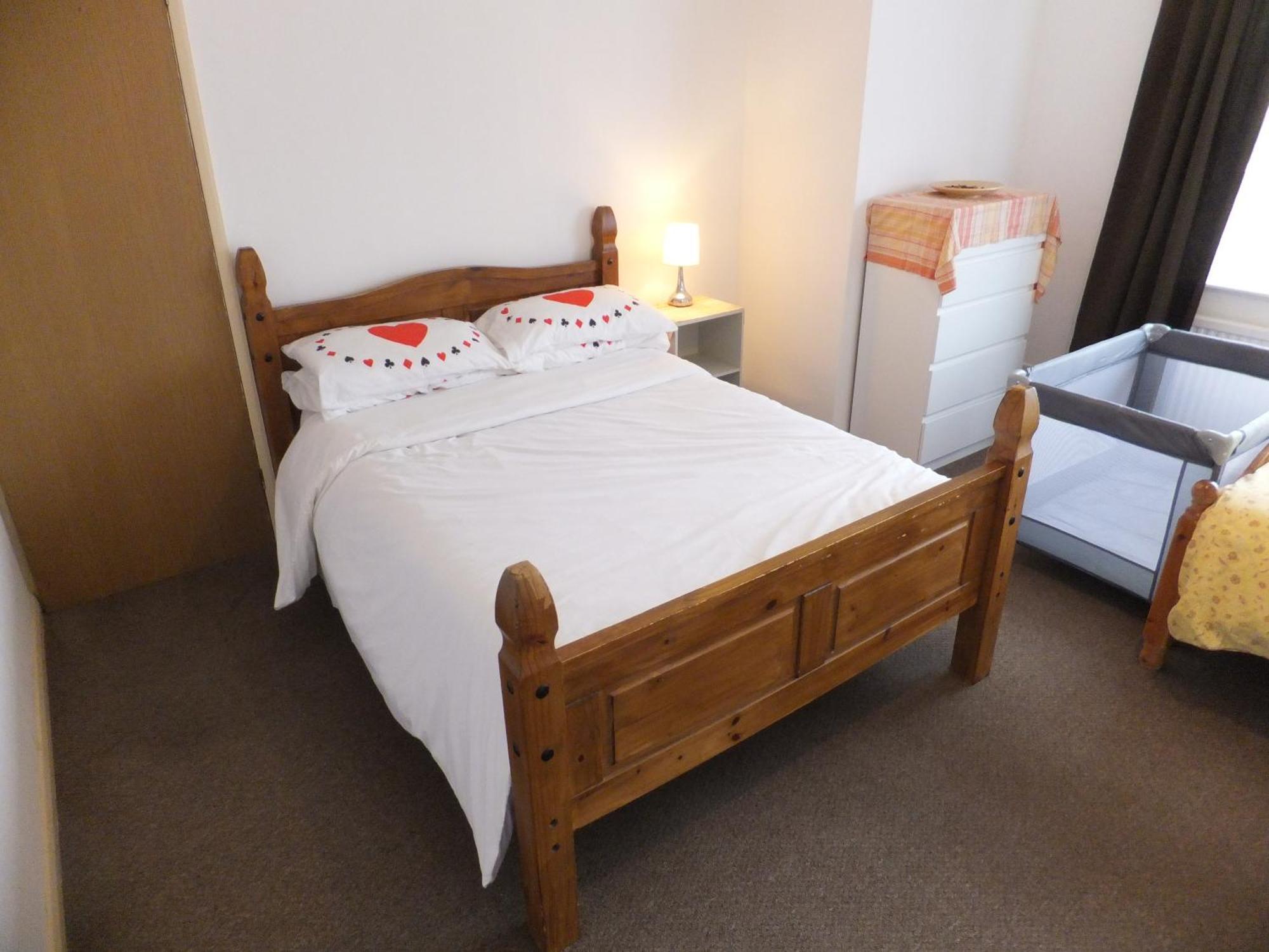 Many Worlds Meet - Eurostar, Wimbledon 30 Mins, Central London, Gatwick 15 Mins - Spacious, Sleeps Up To 16 Plus Cot - Free Wifi, Parking - Next To Lloyd Park, Great For Families, Walkers, Relocators - Ideal For Contractors 克罗伊登 外观 照片