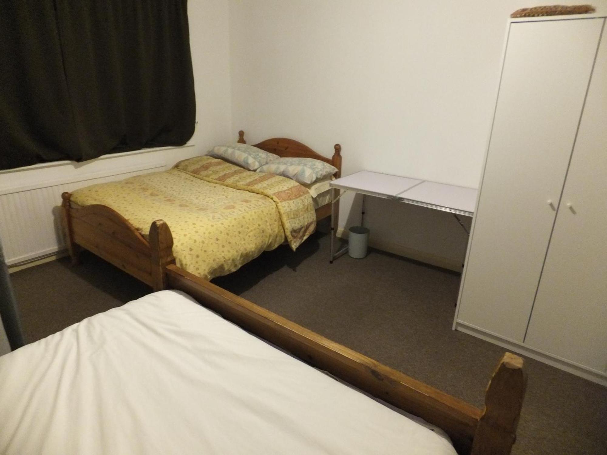 Many Worlds Meet - Eurostar, Wimbledon 30 Mins, Central London, Gatwick 15 Mins - Spacious, Sleeps Up To 16 Plus Cot - Free Wifi, Parking - Next To Lloyd Park, Great For Families, Walkers, Relocators - Ideal For Contractors 克罗伊登 外观 照片