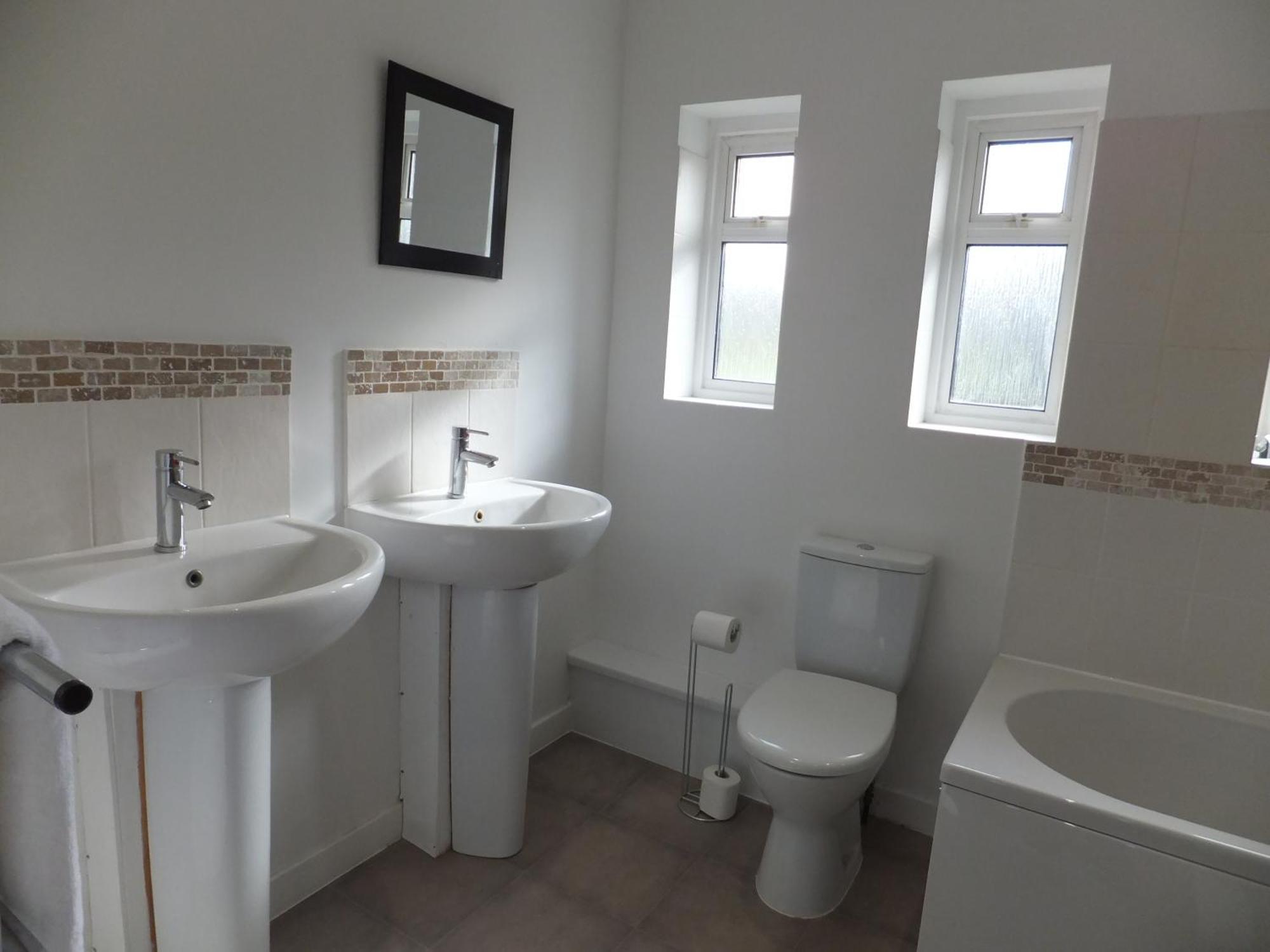 Many Worlds Meet - Eurostar, Wimbledon 30 Mins, Central London, Gatwick 15 Mins - Spacious, Sleeps Up To 16 Plus Cot - Free Wifi, Parking - Next To Lloyd Park, Great For Families, Walkers, Relocators - Ideal For Contractors 克罗伊登 外观 照片