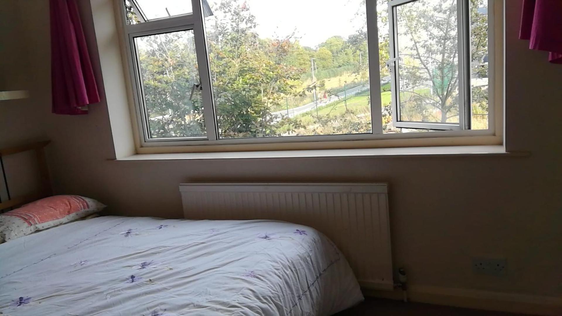Many Worlds Meet - Eurostar, Wimbledon 30 Mins, Central London, Gatwick 15 Mins - Spacious, Sleeps Up To 16 Plus Cot - Free Wifi, Parking - Next To Lloyd Park, Great For Families, Walkers, Relocators - Ideal For Contractors 克罗伊登 外观 照片