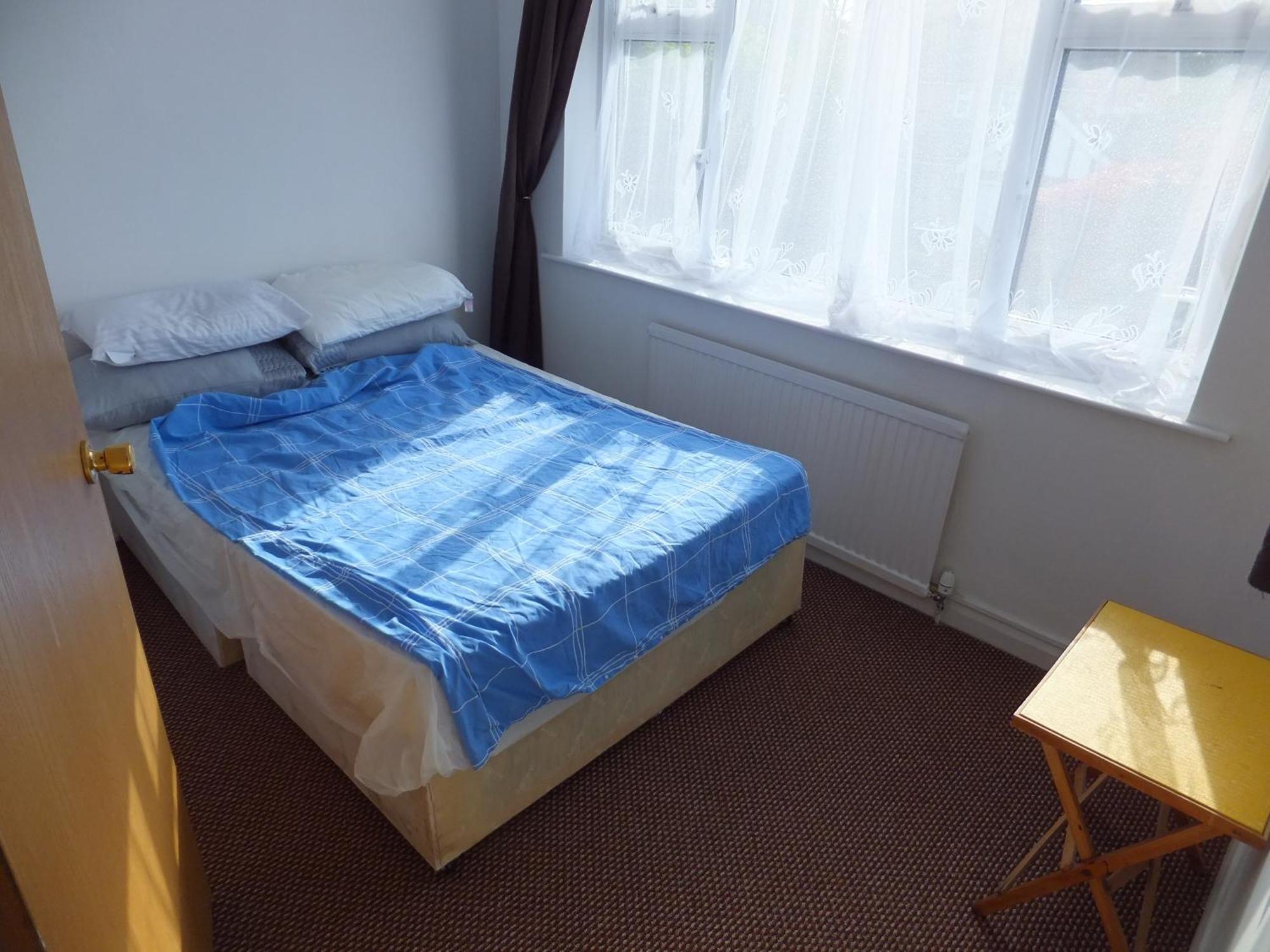 Many Worlds Meet - Eurostar, Wimbledon 30 Mins, Central London, Gatwick 15 Mins - Spacious, Sleeps Up To 16 Plus Cot - Free Wifi, Parking - Next To Lloyd Park, Great For Families, Walkers, Relocators - Ideal For Contractors 克罗伊登 外观 照片