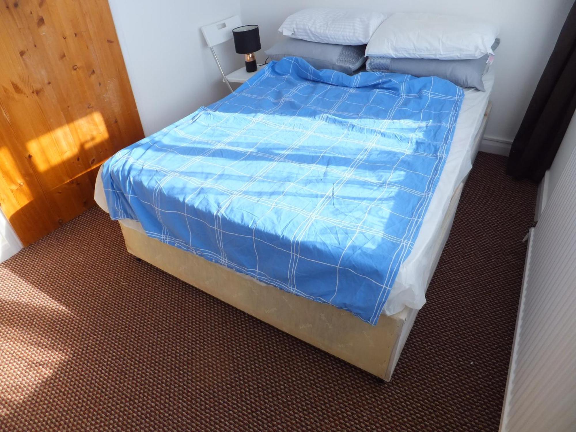 Many Worlds Meet - Eurostar, Wimbledon 30 Mins, Central London, Gatwick 15 Mins - Spacious, Sleeps Up To 16 Plus Cot - Free Wifi, Parking - Next To Lloyd Park, Great For Families, Walkers, Relocators - Ideal For Contractors 克罗伊登 外观 照片